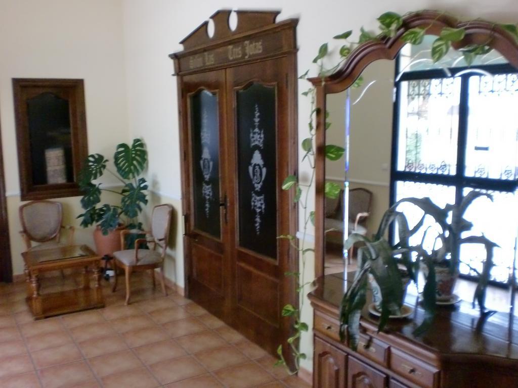 Hostal Las Tres Jotas Alcaracejos Ngoại thất bức ảnh