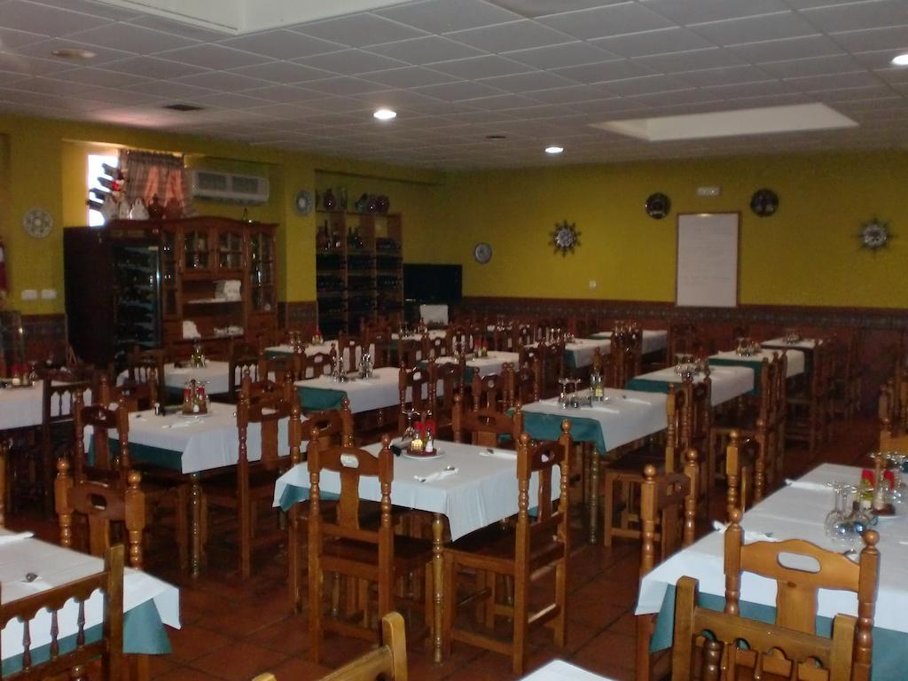Hostal Las Tres Jotas Alcaracejos Ngoại thất bức ảnh